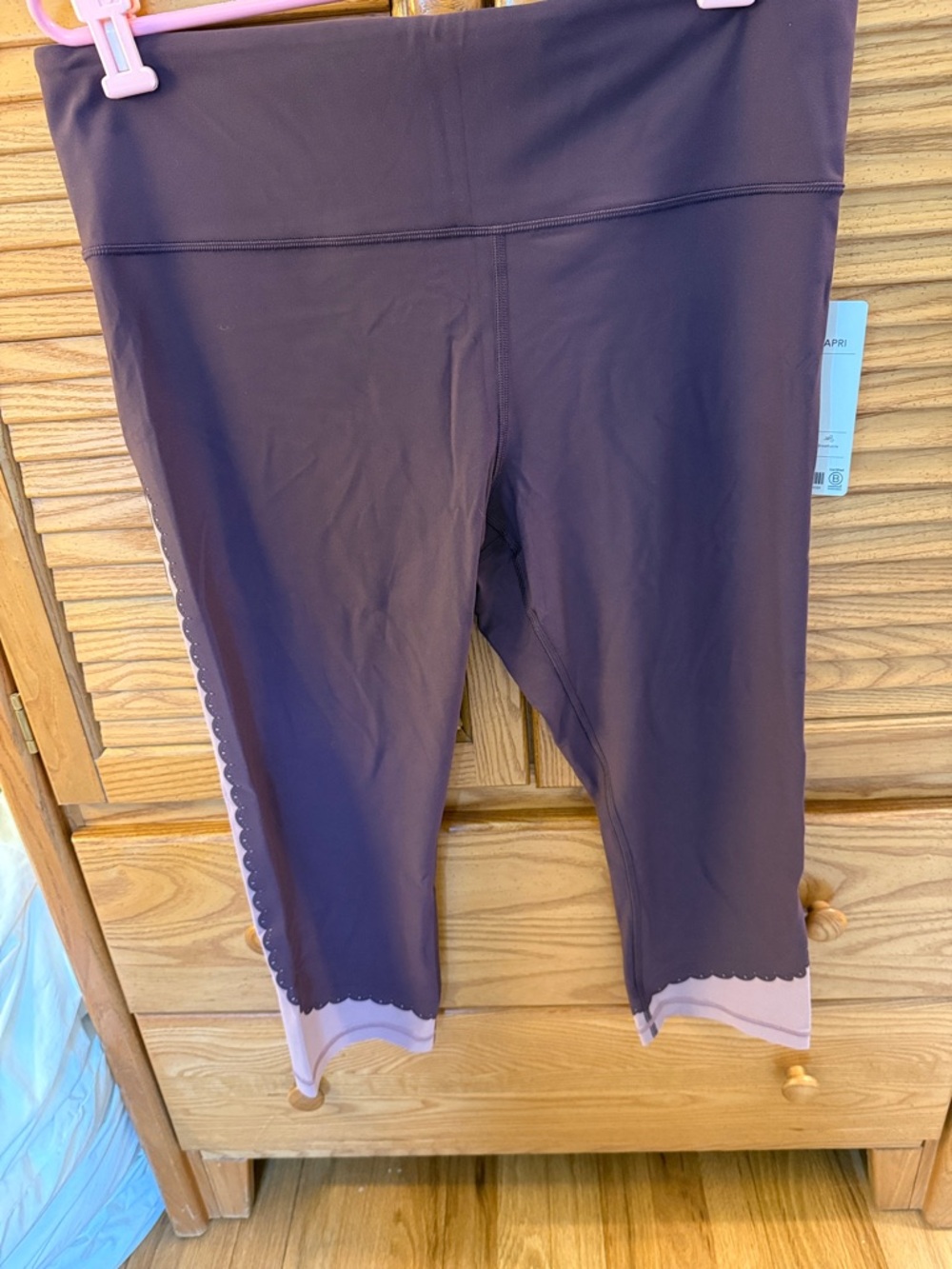 NWT 🌸 Athleta Purple Capri Leggings with Light Pink Trim Size XL